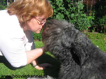 Effe_knuffelen